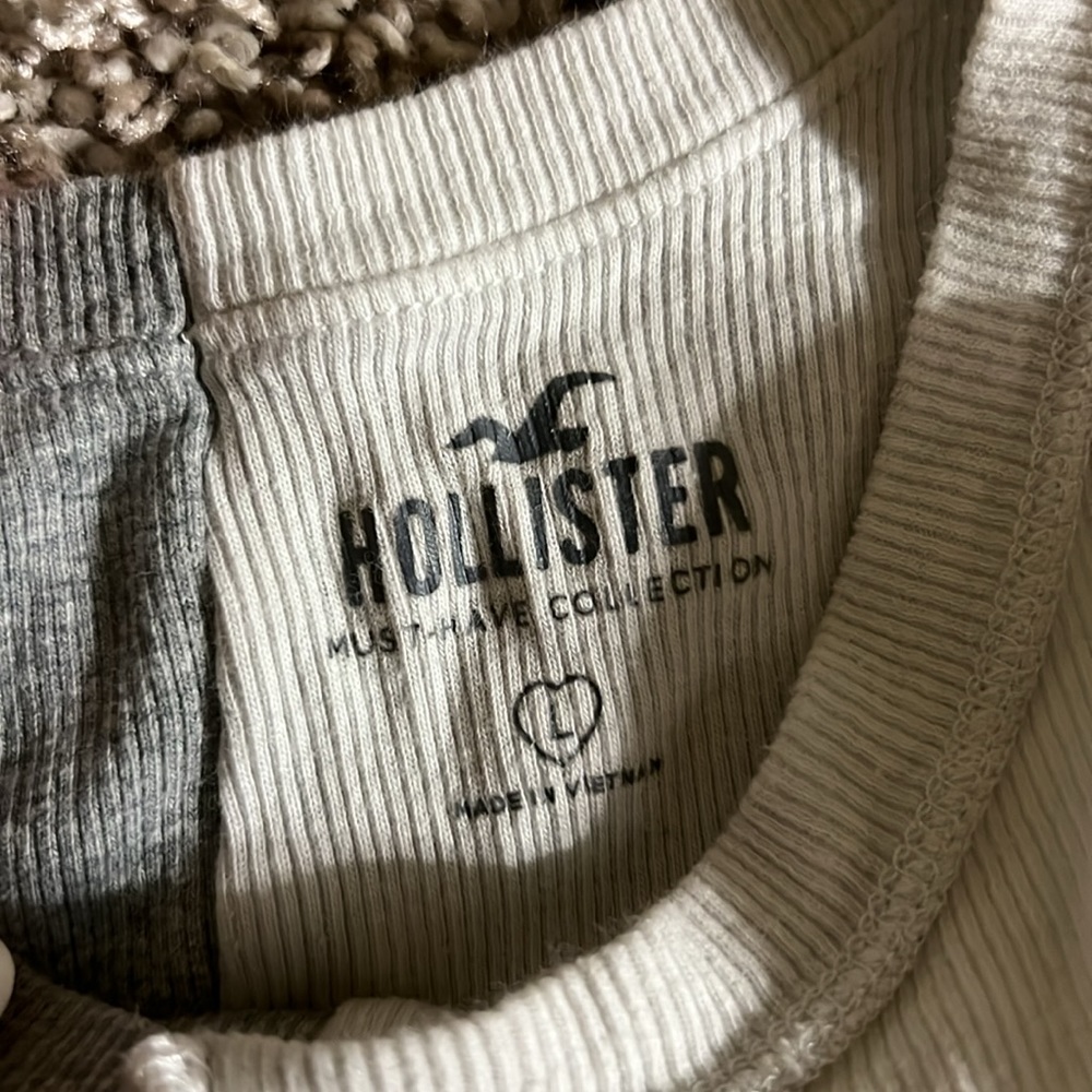 HOLLISTER top! - Picture 3 of 3